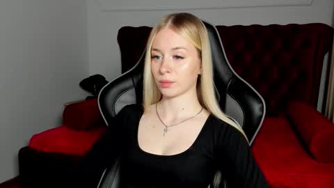 Mia online show from September 15, 5:35 pm