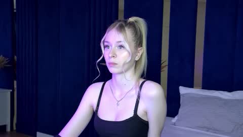 Mia online show from October 2, 5:42 pm