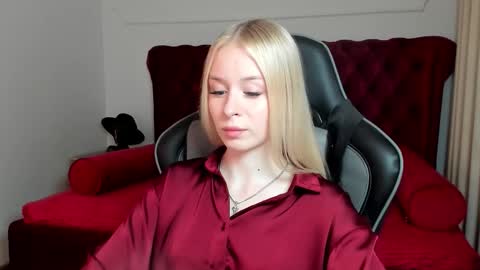 Mia online show from October 20, 7:14 pm