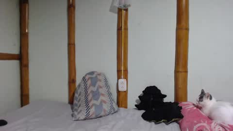 Mia  Sam online show from March 1, 9:04 pm