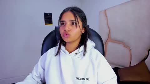 miahsex69 online show from November 25, 6:46 am