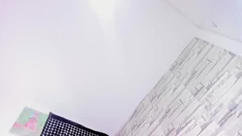 miakirshner_ online show from February 7, 1:43 pm