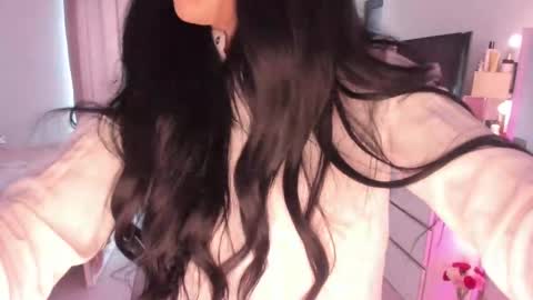 Mia online show from March 10, 8:15 am