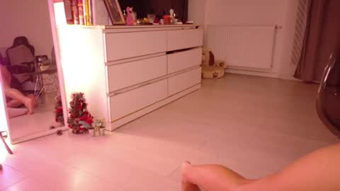 Mia online show from December 21, 10:06 pm