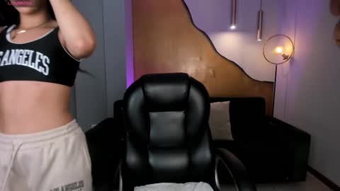 Snapshot of mialaurence_ chatting on September 17, 7:15 pm Call me Mia online show from September 17, 7:15 pm