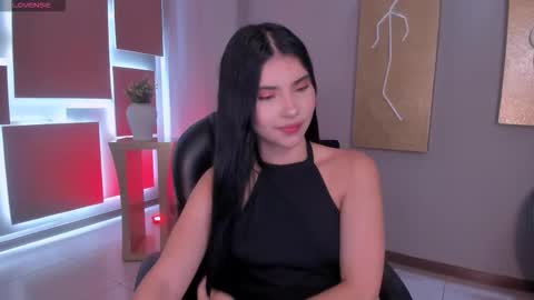 Snapshot of mialaurence_ chatting on September 27, 7:30 pm Call me Mia online show from September 27, 7:30 pm