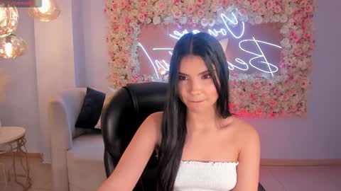 Snapshot of mialaurence_ chatting on October 5, 5:11 pm Call me Mia online show from October 5, 5:11 pm