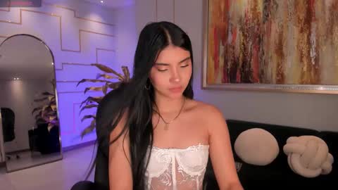 Snapshot of mialaurence_ chatting on November 7, 7:36 pm Call me Mia online show from November 7, 7:36 pm