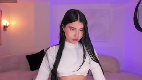Snapshot of mialaurence_ chatting on November 8, 7:34 pm Call me Mia online show from November 8, 7:34 pm