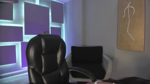 Snapshot of mialaurence_ chatting on November 14, 7:23 pm Call me Mia online show from November 14, 7:23 pm