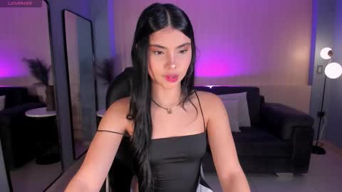 Snapshot of mialaurence_ chatting on November 17, 7:19 pm Call me Mia online show from November 17, 7:19 pm