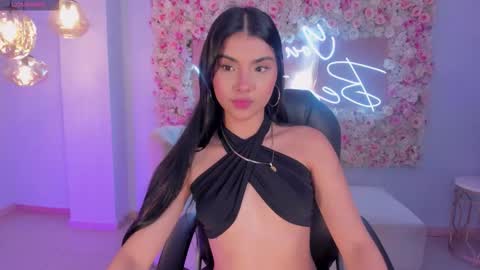 Snapshot of mialaurence_ chatting on November 30, 11:36 am Call me Mia online show from November 30, 11:36 am