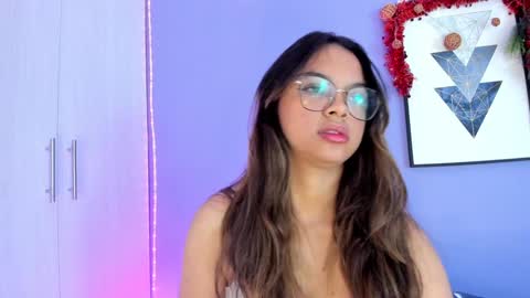 Mia online show from December 3, 10:18 pm