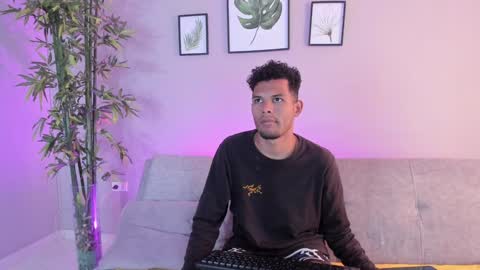 Mia online show from February 3, 9:50 pm