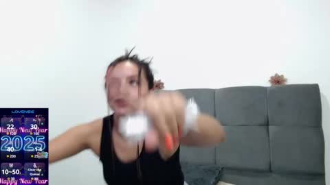 Snapshot of miamackleyn_ chatting on January 14, 6:49 pm MIA online show from January 14, 6:49 pm