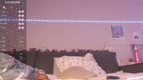 Mia online show from December 6, 10:05 am