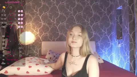 Mia online show from September 24, 4:32 pm