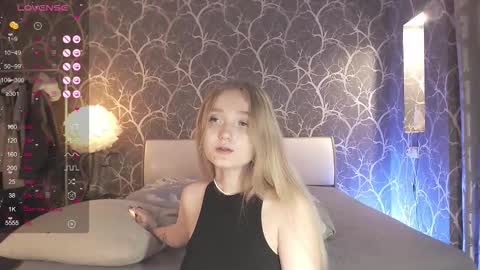 Mia online show from October 20, 5:24 pm