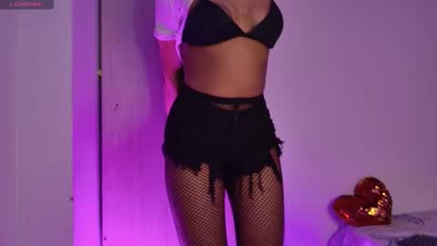 Mia Miller online show from November 6, 12:33 am