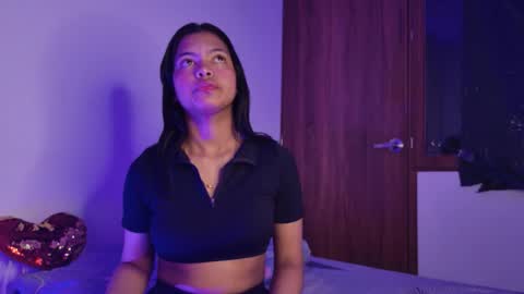 Mia Miller online show from November 16, 11:32 pm