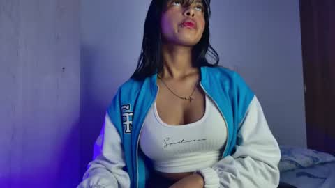 Mia Miller online show from November 25, 12:54 am