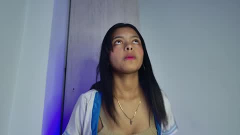 Mia Miller online show from November 28, 12:24 am