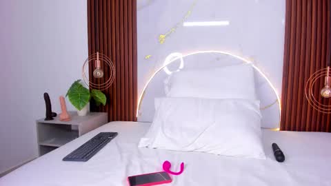 Mia  online show from October 1, 5:24 am