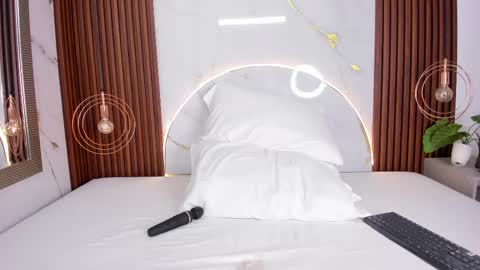 Mia  online show from October 8, 4:32 am