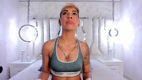 Snapshot of miamorgann chatting on February 26, 12:03 pm Mia Morgann online show from February 26, 12:03 pm