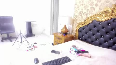 Snapshot of miamoxxy chatting on October 22, 11:54 am Mia online show from October 22, 11:54 am