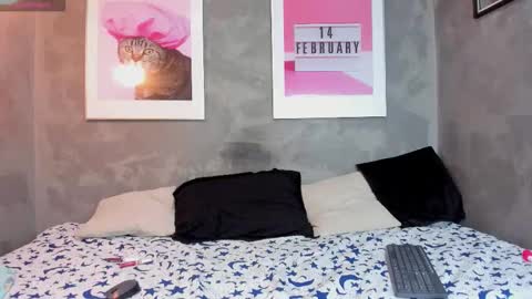 Mia online show from November 27, 8:33 pm