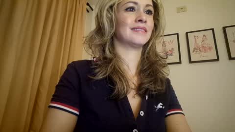 Snapshot of miasiren chatting on September 16, 3:29 am miasiren online show from September 16, 3:29 am