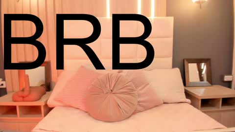 Mia online show from December 12, 7:04 pm