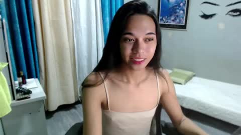 Mia online show from December 29, 8:15 pm