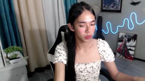 Mia online show from February 2, 11:30 am