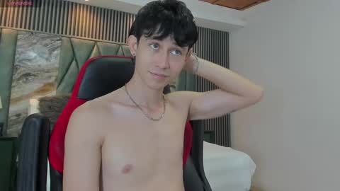 Snapshot of michaeel_blue chatting on September 10, 2:39 pm Michael online show from September 10, 2:39 pm