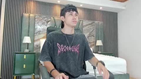 Snapshot of michaeel_blue chatting on September 28, 1:16 pm Michael online show from September 28, 1:16 pm