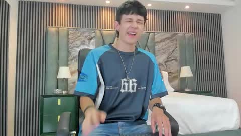 Snapshot of michaeel_blue chatting on October 1, 2:34 pm Michael online show from October 1, 2:34 pm