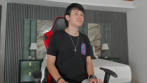 Snapshot of michaeel_blue chatting on October 4, 3:21 pm Michael online show from October 4, 3:21 pm