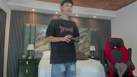 Snapshot of michaeel_blue chatting on October 9, 9:13 pm Michael online show from October 9, 9:13 pm