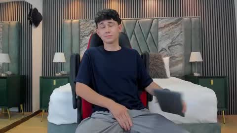 Snapshot of michaeel_blue chatting on October 15, 8:31 pm Michael online show from October 15, 8:31 pm