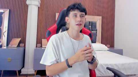 Snapshot of michaeel_blue chatting on October 17, 8:33 pm Michael online show from October 17, 8:33 pm