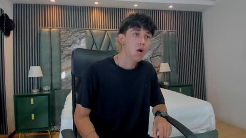 Snapshot of michaeel_blue chatting on October 24, 2:35 pm Michael online show from October 24, 2:35 pm