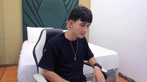 Snapshot of michaeel_blue chatting on October 25, 8:58 pm Michael online show from October 25, 8:58 pm