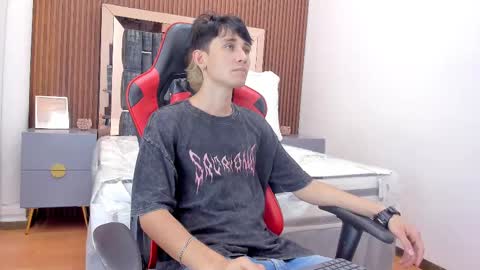 Snapshot of michaeel_blue chatting on November 1, 9:06 pm Michael online show from November 1, 9:06 pm