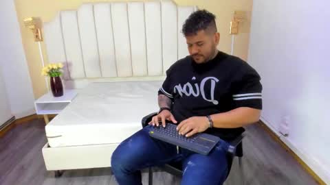 MICHAEL online show from November 28, 8:00 pm