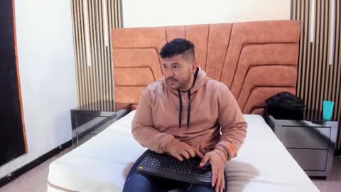 MICHAEL online show from November 29, 1:58 pm