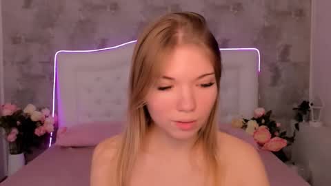 Snapshot of michaelafoxx chatting on November 27, 1:46 pm MichaelaFoxx online show from November 27, 1:46 pm