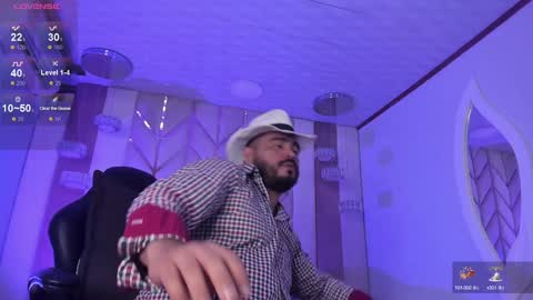 Snapshot of michaelbear_ chatting on December 24, 3:37 pm Michael online show from December 24, 3:37 pm