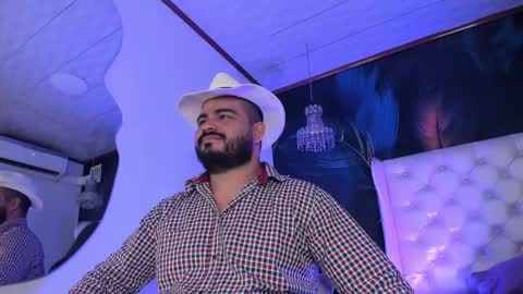 Snapshot of michaelbear_ chatting on December 28, 12:03 pm Michael online show from December 28, 12:03 pm